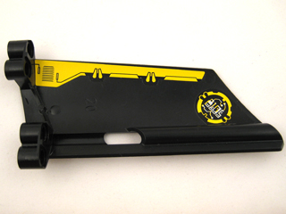 LEGO 44350pb014 - Technic, Panel Fairing #20 Large Long, Small Hole, Side A met gele rand en geel en zilver machineriepatroon aan binnenkant (stickers) - Set 8105