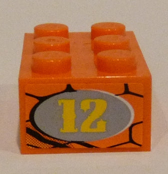 LEGO 3002pb22R - Steen 2 x 3 met gele '12' in licht blauwgrijs ovaal op slangenhuid achtergrond patroon aan rechterzijde (Sticker) - Set 8158