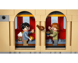 LEGO 76450 Book Nook: Hogwarts Express scene with Harry Potter and Ron Weasley minifigures, popcorn, and a flying turkey leg.