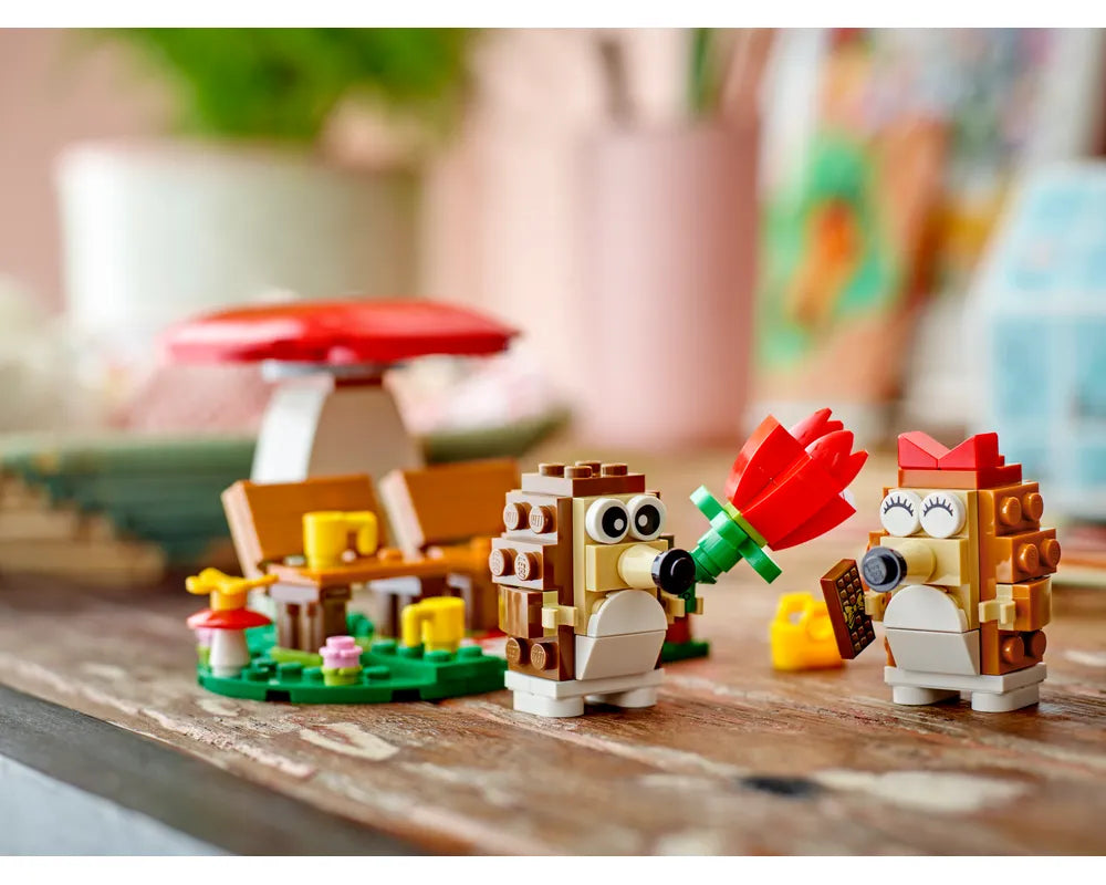 =LEGO Holiday & Event 40711 - Hedgehog Picnic Date - Authentic LEGO Set Image 3