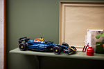 LEGO Technic 42206 Oracle Red Bull Racing RB20 F1 auto, op een plank