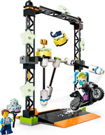 LEGO City 60341 The Knockdown Stunt Challenge, stunt arena with flywheel bike