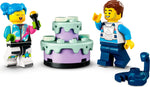 LEGO City 60341 The Knockdown Stunt Challenge, minifigures with cake, microphone and scorpion