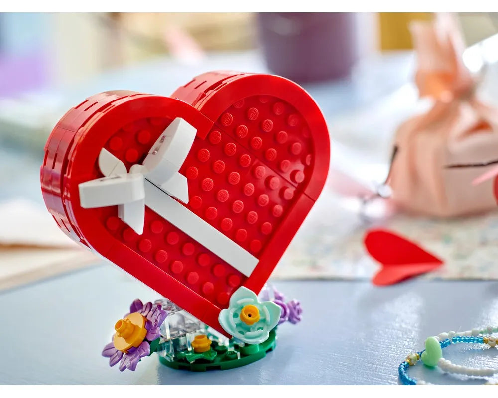 LEGO Creator 40759 - Celebration Series: 2. Valentine's Day Box - Authentic LEGO Set Image 5