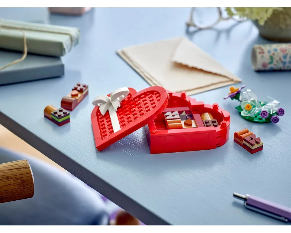 LEGO Creator 40759 - Celebration Series: 2. Valentine's Day Box - Authentic LEGO Set Image 4