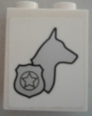 LEGO 3245cpb057R - Steen 1 x 2 x 2 met Inside Stud Holder met zilveren hondenhoofd silhouet en politiebadge patroon (sticker) - Set 60048