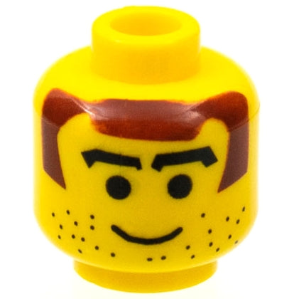 LEGO 3626pb0103 - Minifiguur hoofd met dikke zwarte wenkbrauwen, donkerrood haar en bakkebaarden, stoppels, grijns patroon