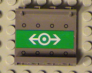 LEGO 4215bpb06 - Paneel 1 x 4 x 3 - Holle studs met treinlogo wit op groen patroon aan binnenkant (sticker) - Set 4512-1