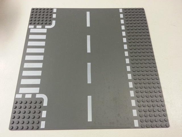 LEGO 44341px2 32x32 gray road baseplate showing a 6-stud T-intersection with white dashed lines and crosswalk.