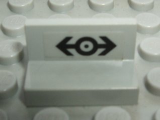 LEGO 4865pb021 - Paneel 1 x 2 x 1 met treinlogo zwart patroon aan binnenkant (sticker) - Set 4564