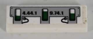 LEGO 63864pb042L - Tegel 1 x 3 met zwarte '4.44.1' en '9.74.1' en groene niveau-indicatoren patroon (Sticker) - Set 8864
