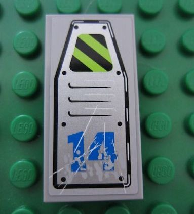 LEGO 87079pb0042 - Tegel 2 x 4 met Vent Panel, krasjes, gevaarsstrepen en blauw '14' patroon (Sticker) - Set 8189