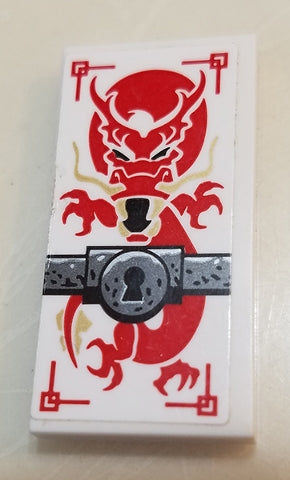 LEGO 87079pb0720 - Tegel 2 x 4 met Rode Draak, Sleutelgat op Zilveren Baren Patroon (Sticker) - Set 70591