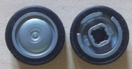 LEGO 93594c01 - Wiel 11mm D. x 6mm met Smooth Hubcap en Zwarte Band 14mm D. x 6mm Solid Smooth (93594 / 50945)