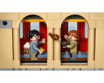 LEGO 76450 Book Nook: Hogwarts Express scene with Harry Potter and Ron Weasley minifigures, popcorn, and a flying turkey leg.