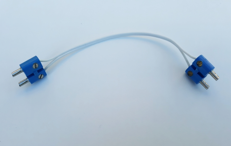 LEGO x466c15bluehol electric wire with two blue 2-way male connectors and hollow pins.